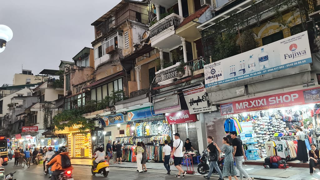 Geschäfte rund um den Hoan Kiem Lake