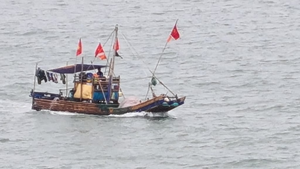 2Fischerboot 10. Ziel: Cat Ba (Halong Bay)
