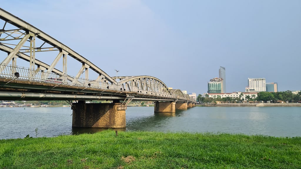 5neonbridge 12. Ziel: Hue