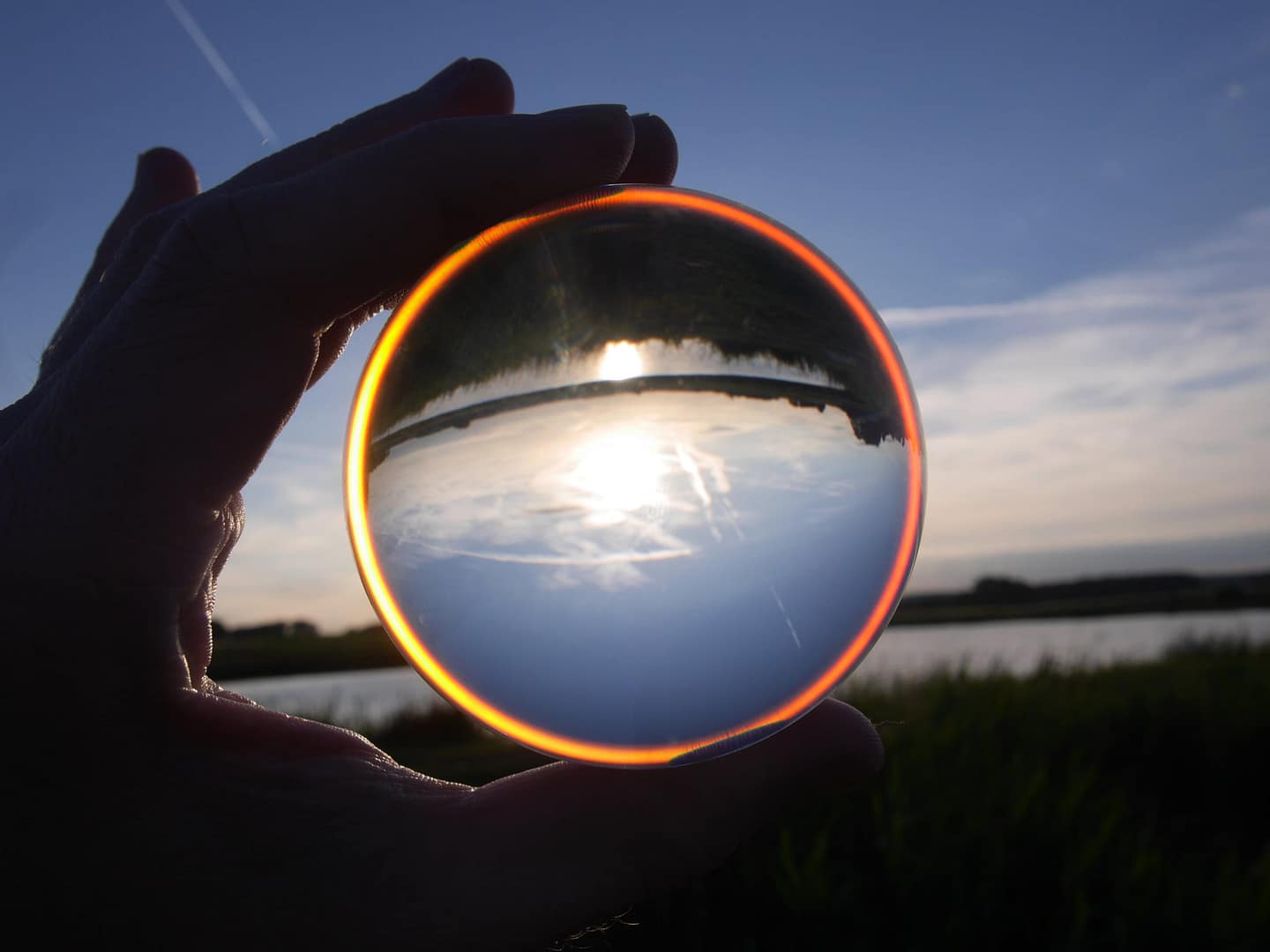 Winning an European Travel Award Glaskugel in der Sonne