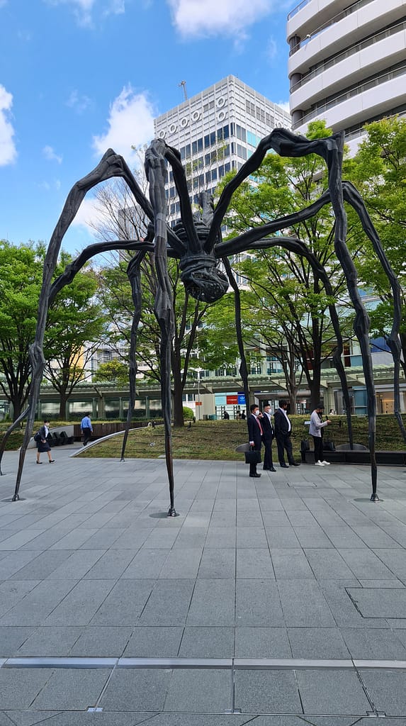 Statue in Roppongi-Hills