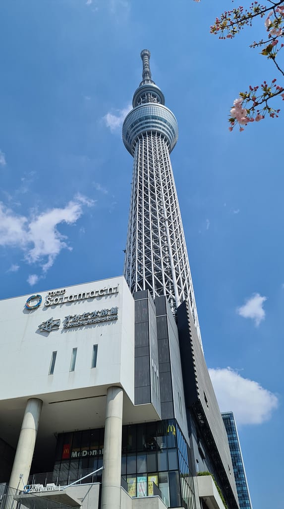Tokyo Skytree von unten