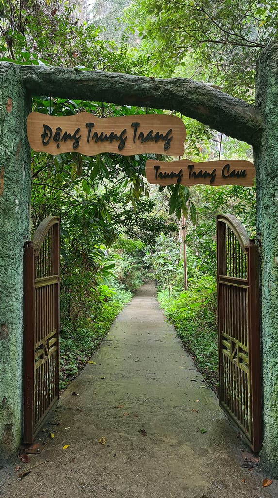 1TungTrangCave 10. Ziel: Cat Ba (Halong Bay)