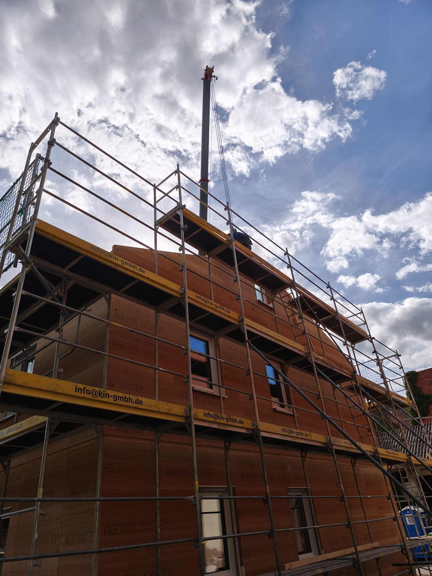 Hausbau: Aufstellen des Hauses