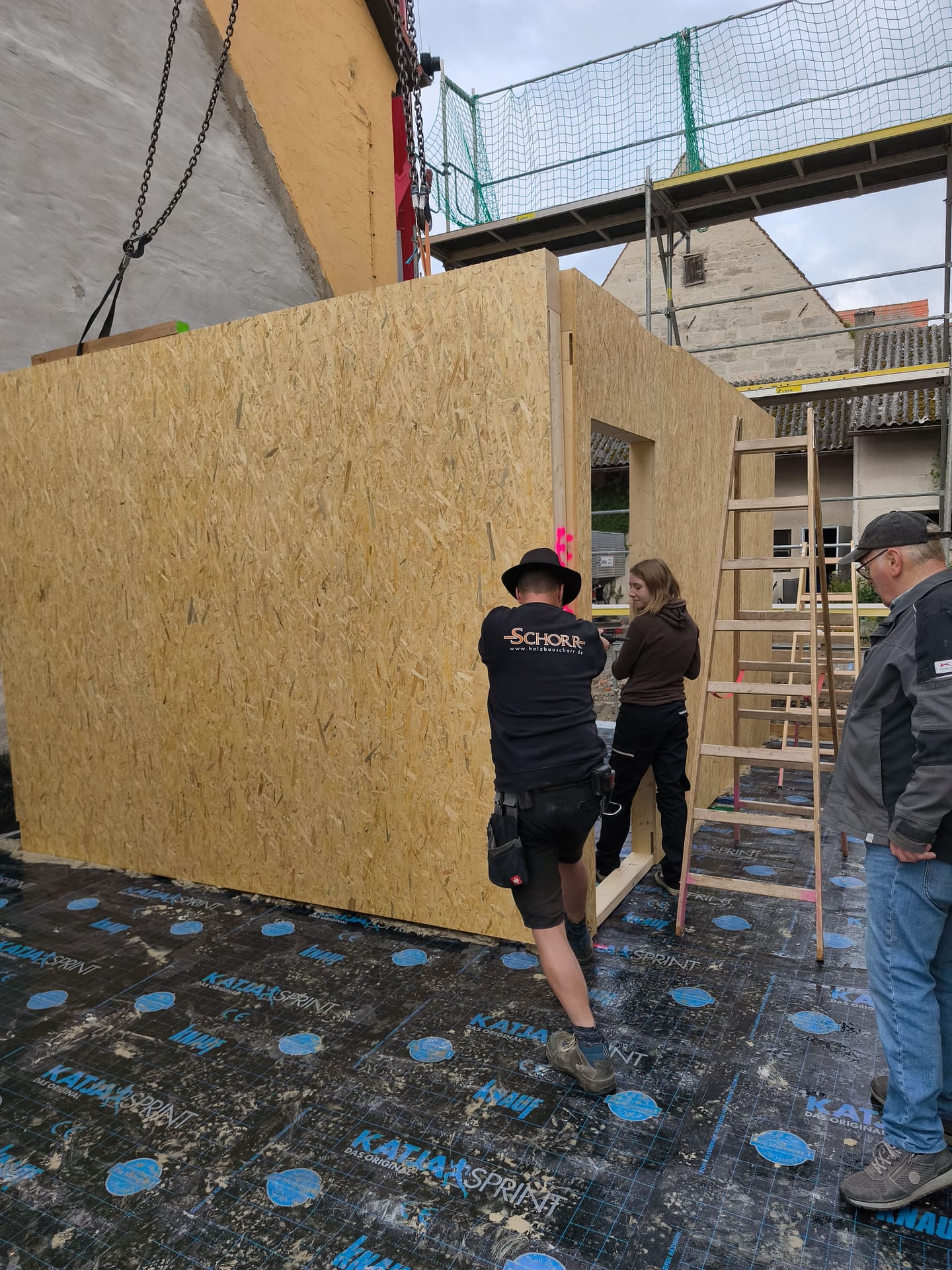 Hausbau: Aufstellen des Hauses