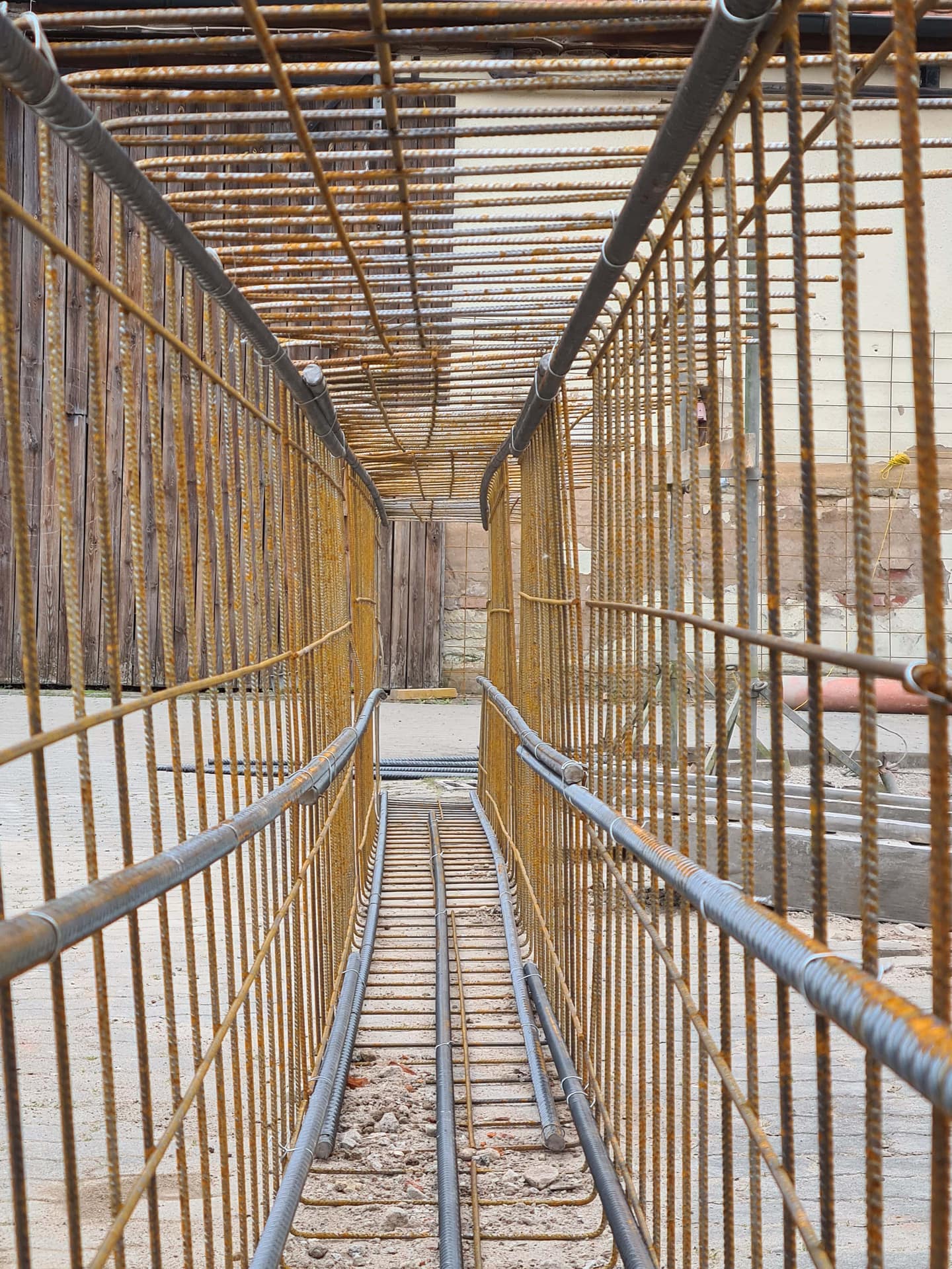 Hausbau: Vorarbeiten, Erdarbeiten und Bodenplatte