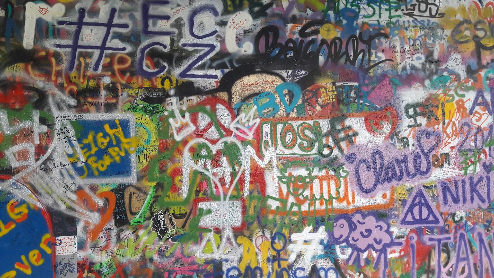 Graffity_John-Lennon-Wall